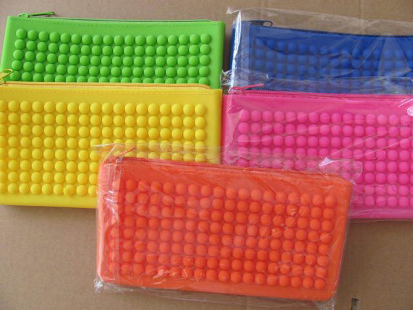 硅胶和tpr哪个材质好